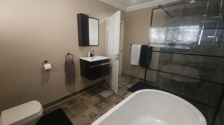 4 Bedroom Property for Sale in Zilkaatsnek North West